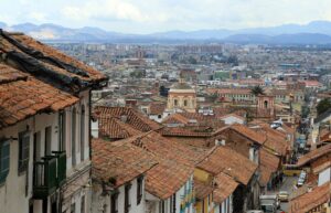 Vista panorámica de archivo desde el barrio La Candelaria, en Bogotá (Colombia). EFE/Mauricio Dueñas Castañeda