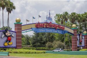 Fotografía de archivo de la entrada principal de Walt Disney World Resort en Orlando, Florida. EFE/ERIK S. LESSER