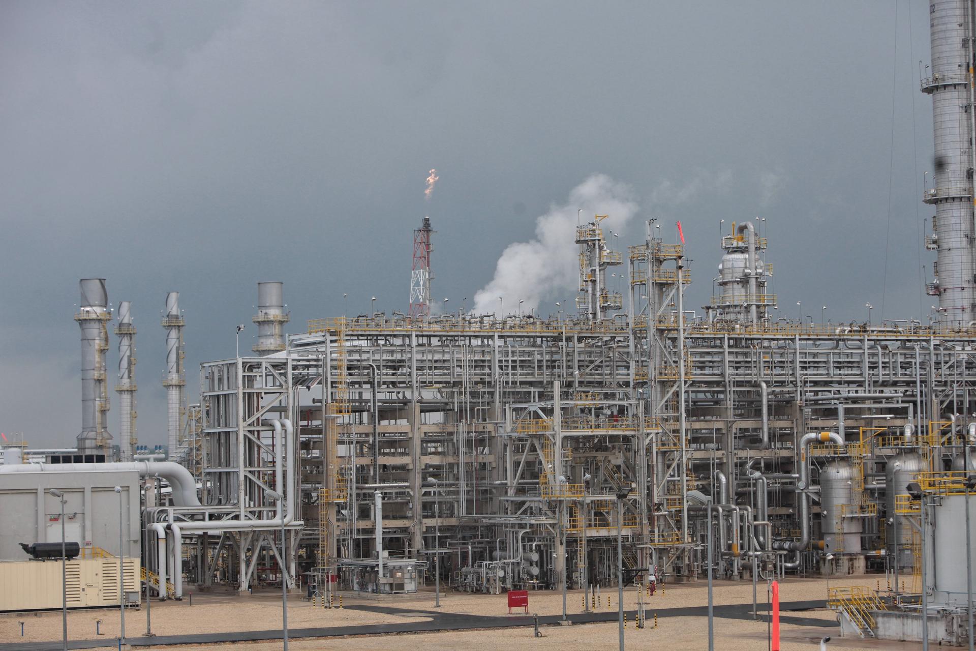 Fotografía de archivo que muestra el complejo petroquímico brasileño Braskem en Veracruz (México). EFE/Sáshenka Gutiérrez