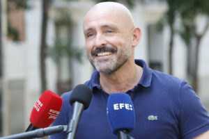 El vicesecretario de Educación e Igualdad del PP, Jaime de los Santos, ofrece declaraciones a los medios sobre temas de actualidad este sábado en Madrid. EFE/J.P. Gandul