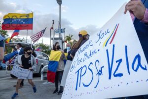 Fotografía de archivo de latinos en Miami celebran el Estatus de Protección Temporal (TPS) otorgado por el Gobierno de Estados Unidos a los venezolanos. EFE/CRISTOBAL HERRERA-ULASHKEVICH