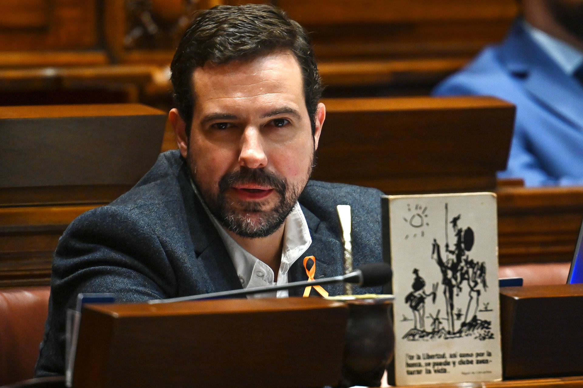 El diputado Federico Preve, de la coalición oficialista Frente Amplio, fue captado este martes, 12 de agosto, durante la sesión plenaria en la que se debate la ley de eutanasia o "Muerte digna", en la Cámara Baja del Parlamento uruguayo, en Montevideo (Uruguay). EFE/Federico Gutiérrez