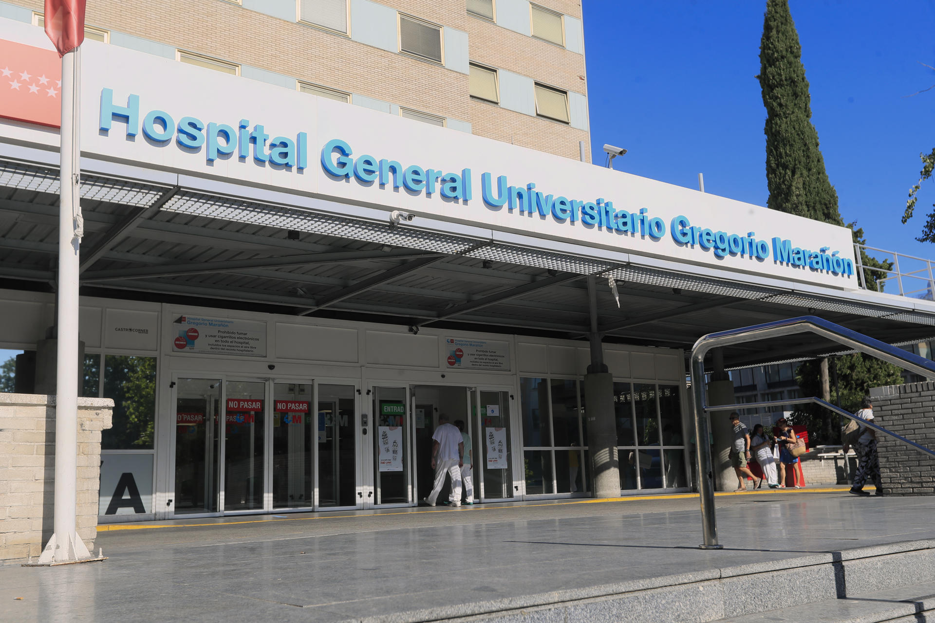Vista exterior de la entrada principal del Hospital General Universitario Gregorio Marañón. EFE/ Fernando Alvarado
