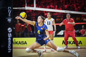 La selección española femenina de voleibol no pudo comenzar con una victoria y cayó derrotada este sábado ante la de Turquía (3-0) en su debut, en su encuentro correspondiente al grupo E del Mundial de Tailandia 2025. EFE/ RFEV