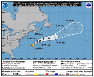 Imagen cedida por la Oficina Nacional de Administración Oceánica y Atmosférica (NOAA) a través del Centro Nacional de Huracanes (NHC) estadounidense del mapa del pronóstico de cinco días del paso de la tormenta tropical Dexter en el Atlántico. EFE/ NOAA-NHC