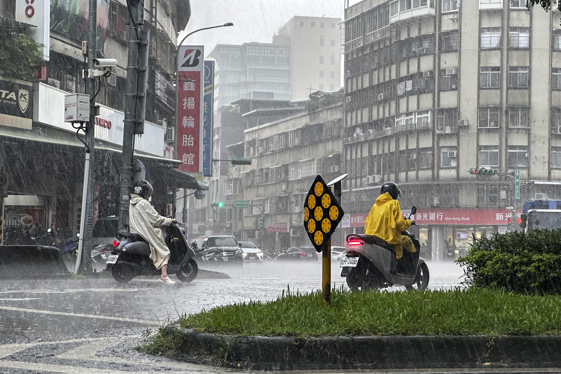 LLuvias en el distrito de Wenshan, al sur de Taipéi (Taiwán), este martes.EFE/Javier Castro Bugarín