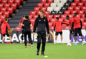 Fotografía de Javier Zorrilla, en la que puede verse en una imagen de archivo del 1 de noviembre de 2017 al entonces entrenador del Ostersund Graham Potter. EFE