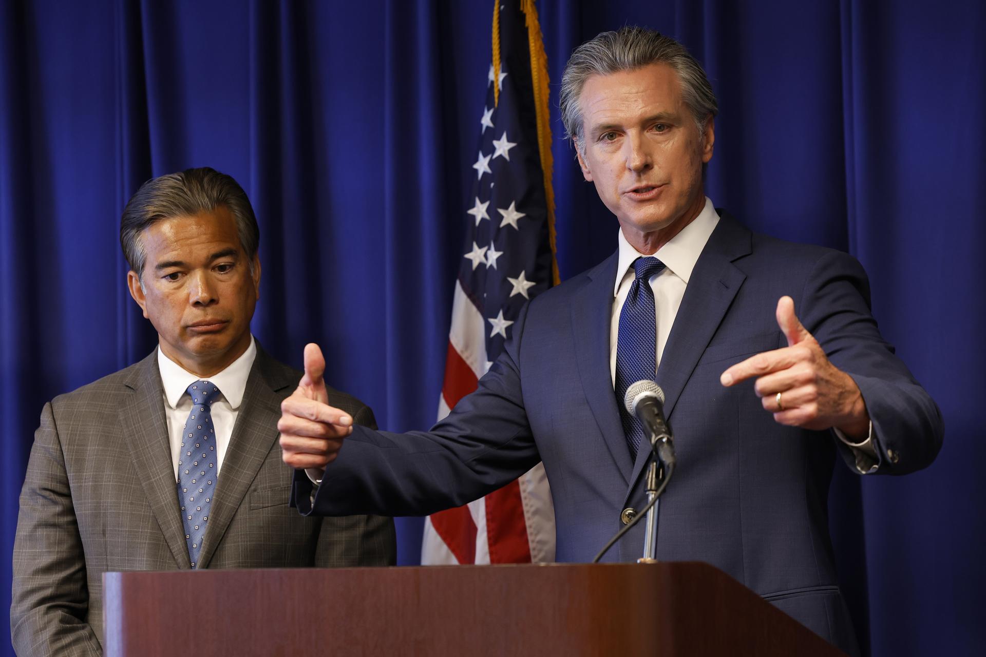 Gobernador demócrata de California, Gavin Newsom. EFE/EPA/JOHN G. MABANGLO
