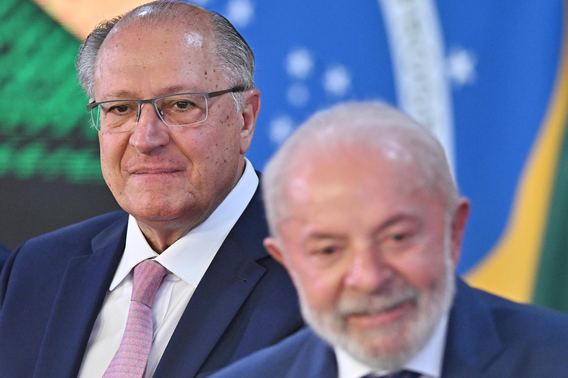 Fotografía del vicepresidente de Brasil, Geraldo Alckmin (i), y el presidente del país, Luiz Inácio Lula da Silva. EFE/ Andre Borges