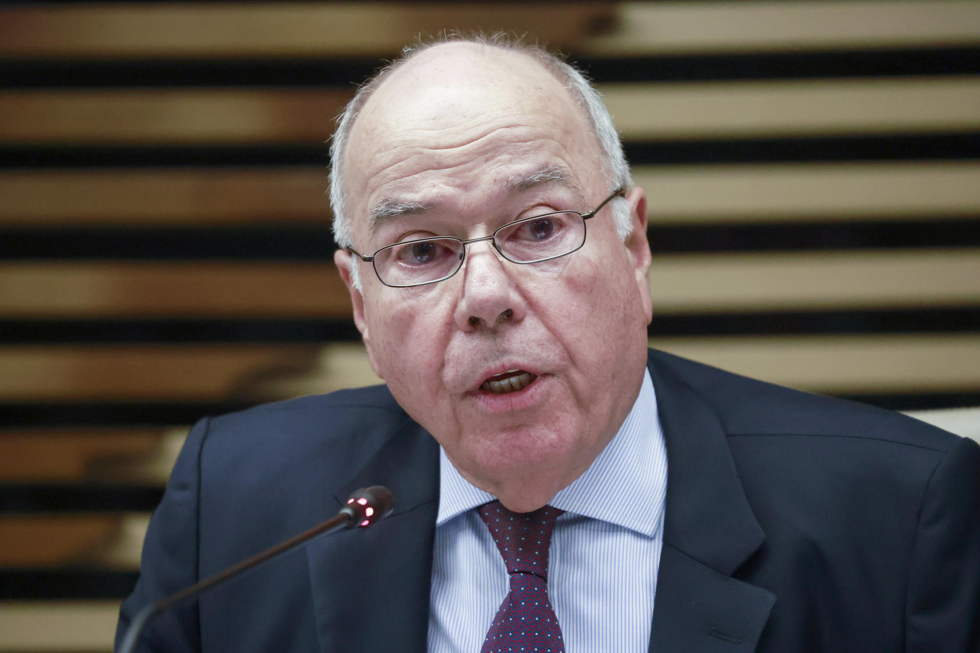 El canciller de Brasil, Mauro Vieira, habla en un foro este martes, en São Paulo (Brasil). EFE/ Sebastiao Moreira