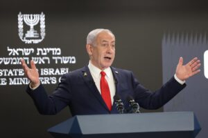 El primer ministro israelí, Benjamin Netanyahu, habla durante una conferencia de prensa en la oficina del primer ministro en Jerusalén, Israel, el 10 de agosto de 2025.(Jerusalén) EFE/EPA/ABIR SULTAN / POOL