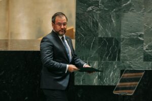 Footgrafía de archivo del canciller venezolano, Yvan Gil. EFE/Olga Fedorova