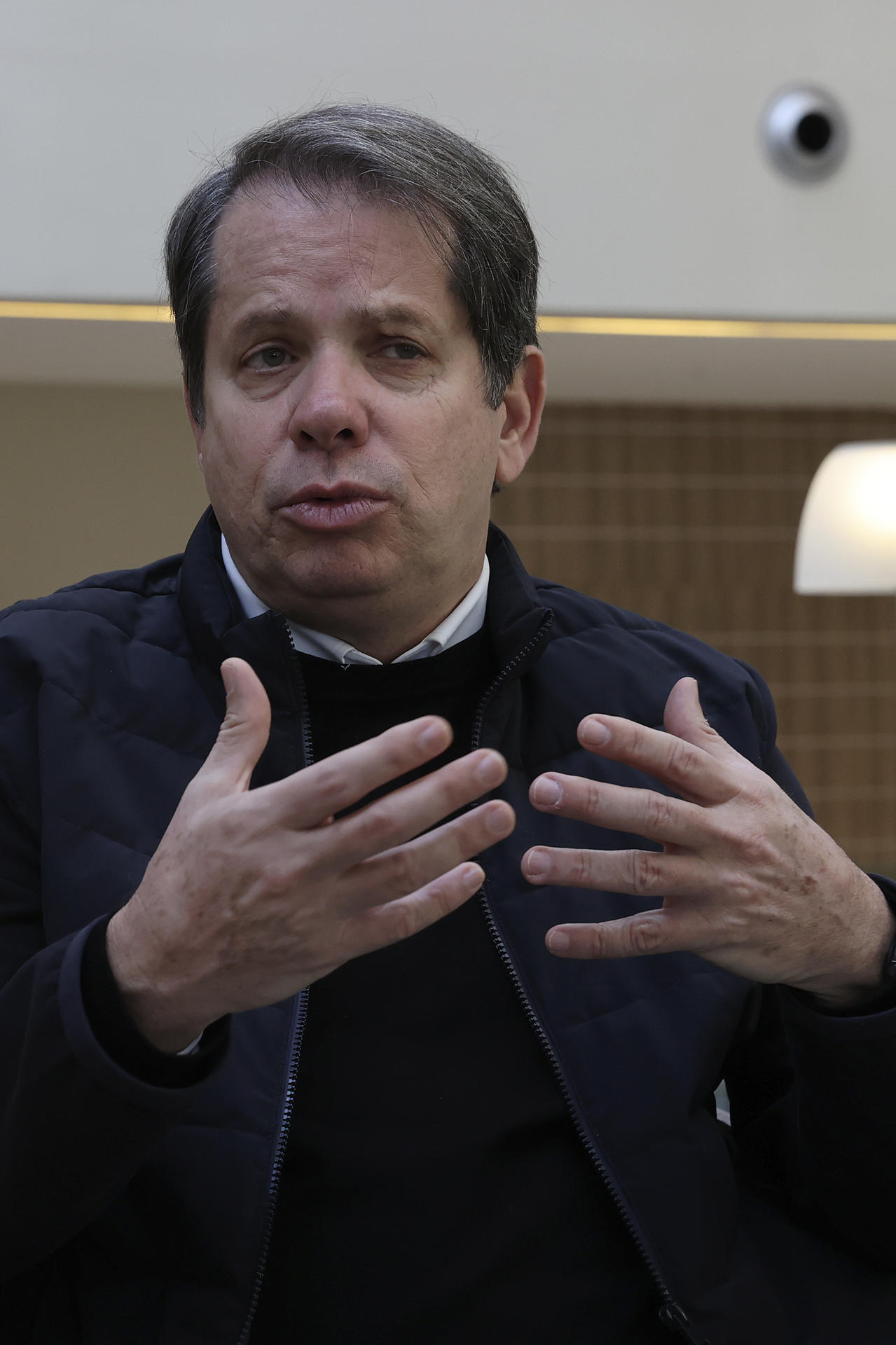 El presidente del Comité Olímpico de Brasil (COB), Marco Laporta, habla en entrevista con EFE en Luque (Paraguay). EFE/Rodrigo Sepulveda
