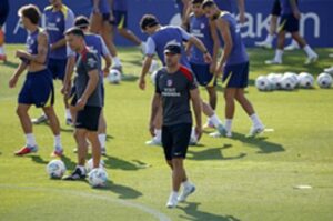 Simeone, durante el entrenamiento. EFE/J.P. Gandul.