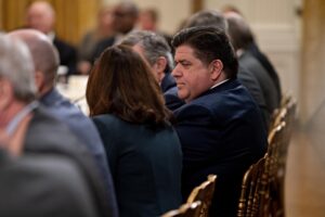Fotografía de archivo de J.B. Pritzker, gobernador de Illinois. EFE/EPA/Andrew Harrer / POOL