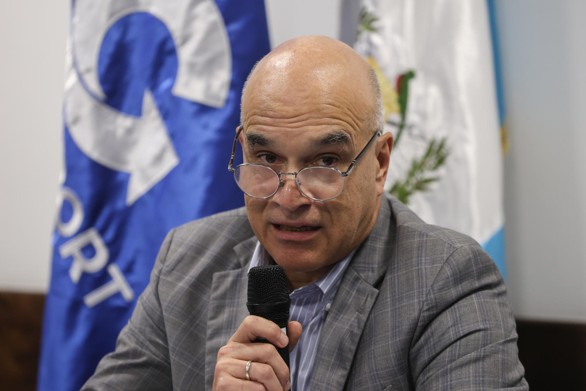 El gerente gremial de la Asociación de Exportadores de Guatemala (Agexport), Amador Carballido, habla durante una rueda de prensa este 20 de agosto de 2025, en Ciudad de Guatemala (Guatemala). EFE/ Mariano Macz
