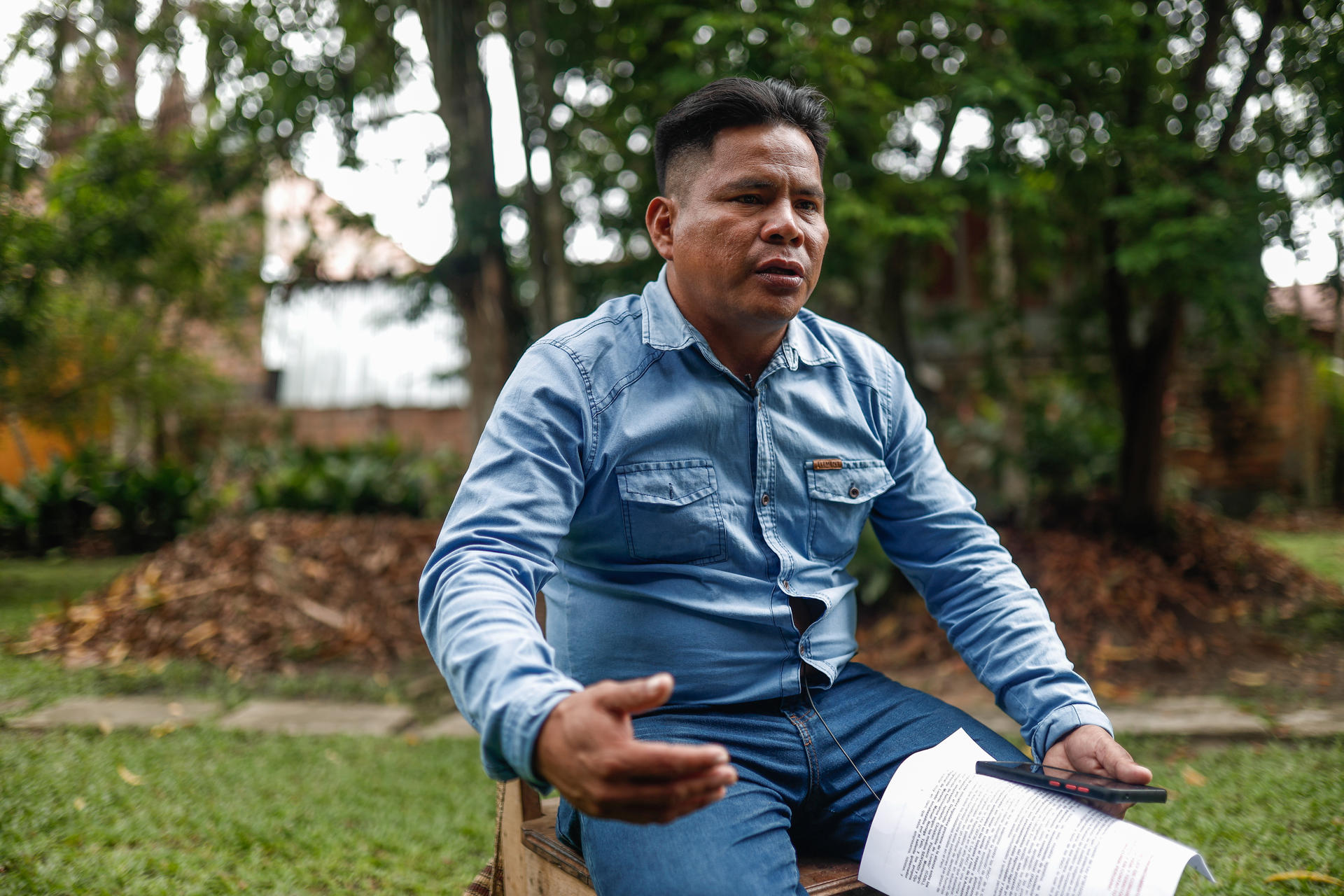 Fotografía de archivo del Apu Pablo Chota Ruiz, dirigente de la Organización Regional de Pueblos Indígenas del Oriente (ORPIO), durante una entrevista con EFE, en Iquitos (Perú).EFE/ Aldair Mejía