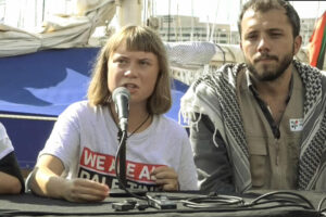 La activista Greta Thunberg, que este domingo partirá desde Barcelona en la flotilla con destino a Gaza, ha señalado que esta delegación formada por una veintena de embarcaciones, a las que se sumarán otras que zarparán de otros puertos, no trata sólo de llevar ayuda a la población: "ésta no es una misión de caridad, es un acto de solidaridad" para reclamar el fin del asedio de esos territorios de Palestina. EFE