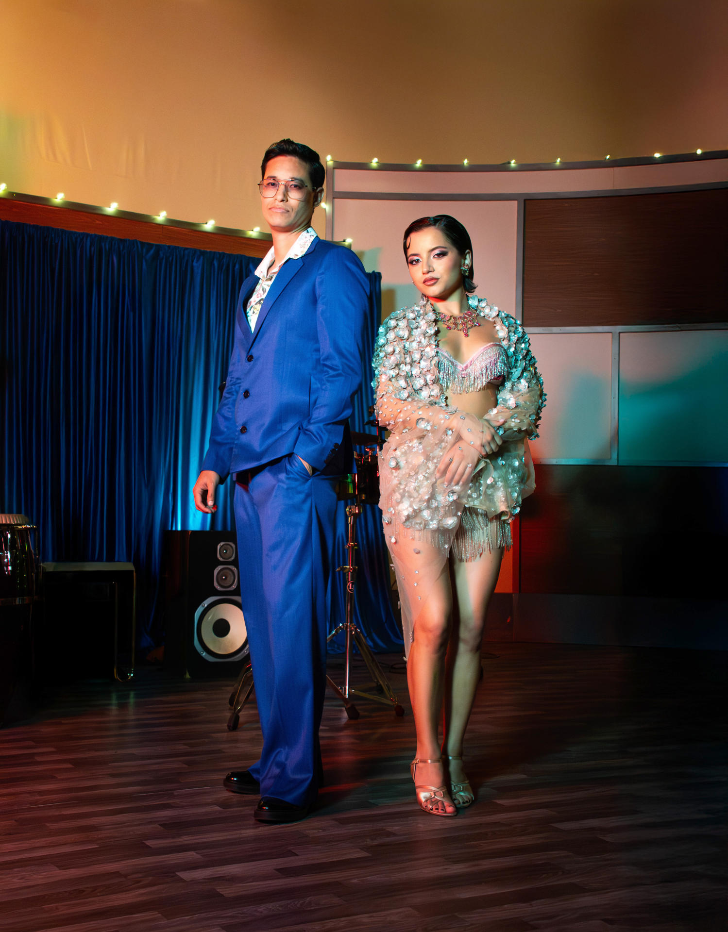 Fotografía sin fecha cedida por Andrea Ramírez en la que aparecen los artistas Tony Succar e Isabela Merced tras su estreno musical ‘Apocalipsis’. Los estrenos musicales latinos de esta semana destacan a los artistas Isabela Merced y Tony Succar, Kendo Kaponi con 'Apocalipto', Joss Favela con el video de 'Que belleza de mujer', los mexicanos Cachirula y Loojan con una mezcla previo al lanzamiento de su álbum conjunto y al pianista Arthur Hanlon con el videoclip 'Sol' con el cantautor colombiano Manuel Medrano. EFE/ Andrea Ramírez