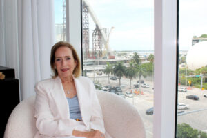 Fotografía del 8 de agosto de 2025 de la socia gerenta de Cervera Real Estate e integrante de Miami Realtors, Alicia Cervera Lamadrid, posando durante una entrevista con EFE en Miami (Estados Unidos). EFE/ Pedro Pablo Cortés