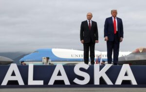 Fotografía del 15 de agosto de 2025 del presidente de los Estados Unidos, Donald Trump (d), y el presidente de Rusia, Vladimir Putin. EFE/EPA/GAVRIIL GRIGOROV/SPUTNIK/KREMLIN POOL