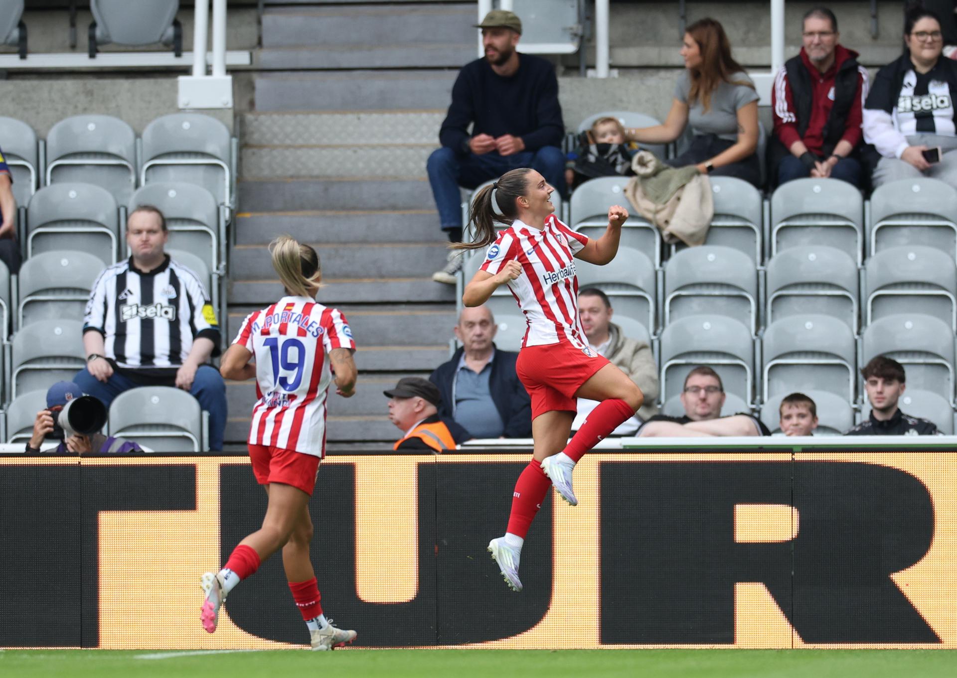 Vilda Boe Risa, del Atlético de Madrid, celebra el gol del 0-1 durante un partido amistoso de pretemporada entre el Newcastle United Women y el Atlético de Madrid Feminino en Newcastle, Reino Unido, el 9 de agosto de 2025. (Fútbol, Amistoso, Reino Unido). EFE/EPA/ADAM VAUGHAN