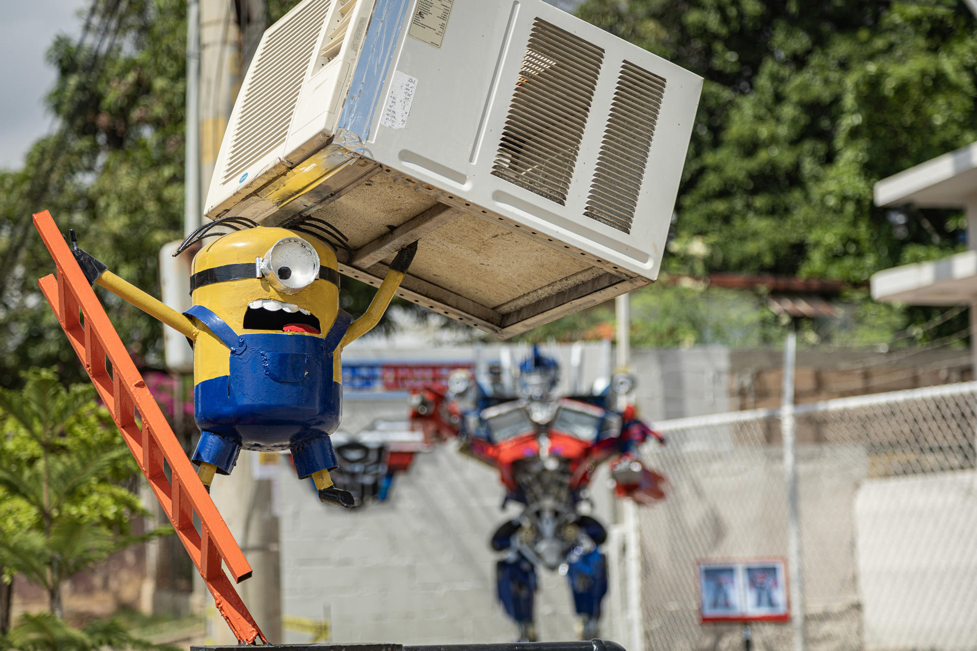 Fotografía de una escultura de un 'Minion' en Maracaibo (Venezuela).EFE/ Henry Chirinos