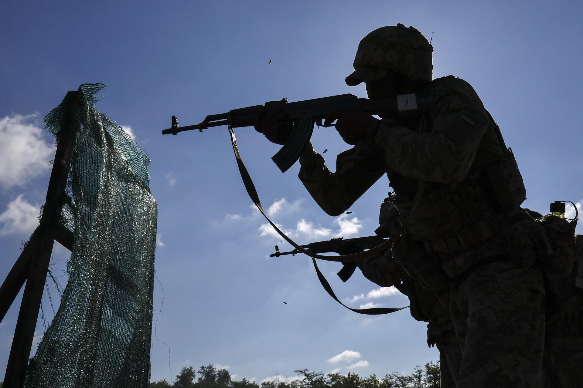 Imagen cedida por las Fuerzas Armadas de Ucrania del entrenamiento de sus soldados el 25 de agosto de 2025. EFE/EPA/UKRAINE'S 65TH MECHANIZED BRIGADE PRESS SERVICE HANDOUT HANDOUT EDITORIAL USE ONLY/NO SALES