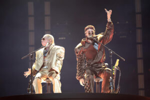 El dúo argentino Ca7riel (i) & Paco Amoroso al presentarse este viernes, 15 de agosto, como parte de su gira Papota Tour, en el Palacio de los Deportes, en la Ciudad de México (México). EFE/José Méndez