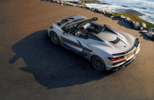 Fotografía cedida por Chevrolet donde se observa la edición limitada del hipercoche Quail Silver Chevrolet Corvette ZR1X 2026, que tendrá 1.250 caballos de potencia con un motor biturbo en V8 de 5,5 litros y un motor eléctrico (que genera 186 caballos de potencia) conectado al eje delantero. EFE/ Chevrolet
