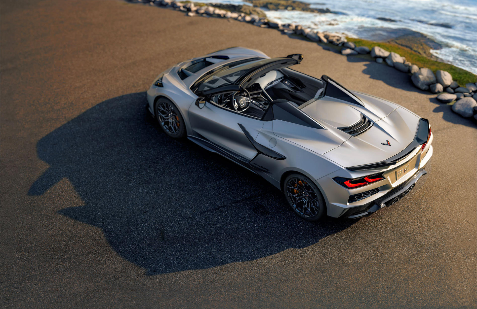 Fotografía cedida por Chevrolet donde se observa la edición limitada del hipercoche Quail Silver Chevrolet Corvette ZR1X 2026, que tendrá 1.250 caballos de potencia con un motor biturbo en V8 de 5,5 litros y un motor eléctrico (que genera 186 caballos de potencia) conectado al eje delantero. EFE/ Chevrolet