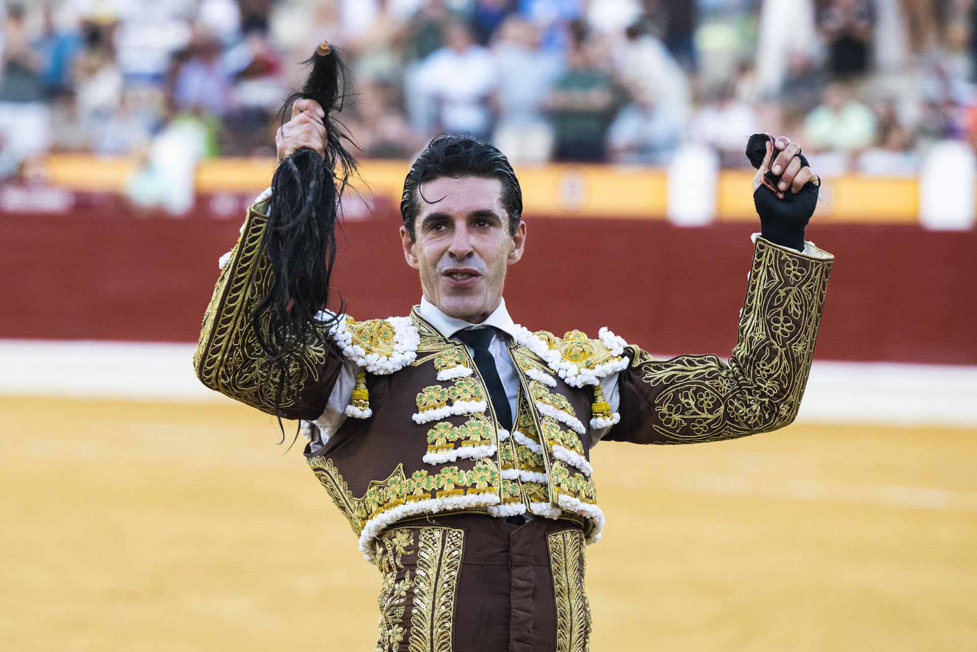 El diestro Alejandro Talavante durante la corrida de la Feria de San Bartolomé celebrada este lunes en la plaza de toros de Almagro, en Ciudad Real. EFE/Jesús Monroy