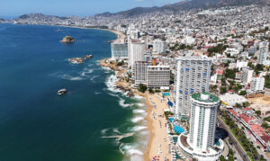 Fotografía aérea que muestra la bahía de Acapulco en Guerrero (México). Fotografía de archivo. EFE/ David Guzmán