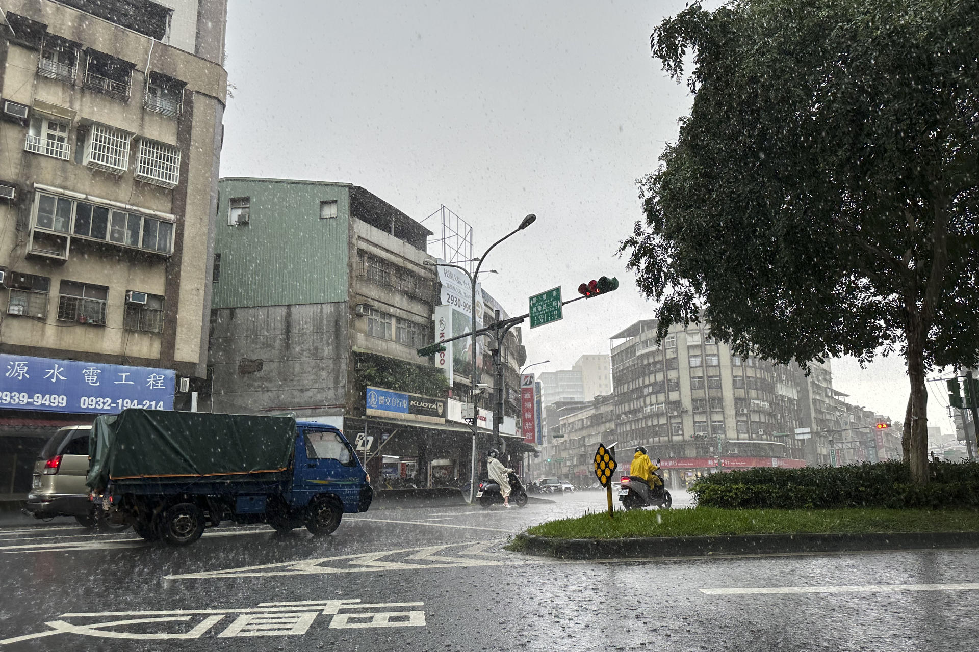 LLuvias en el distrito de Wenshan, al sur de Taipéi (Taiwán), este martes. EFE/Javier Castro Bugarín