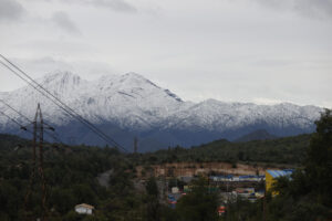 Vista de la cordillera de Los Andes, en el control de acceso Los Maitenes, en la mina El Teniente este 2 de agosto de 2025, en Rancagua (Chile). EFE/ Elvis González