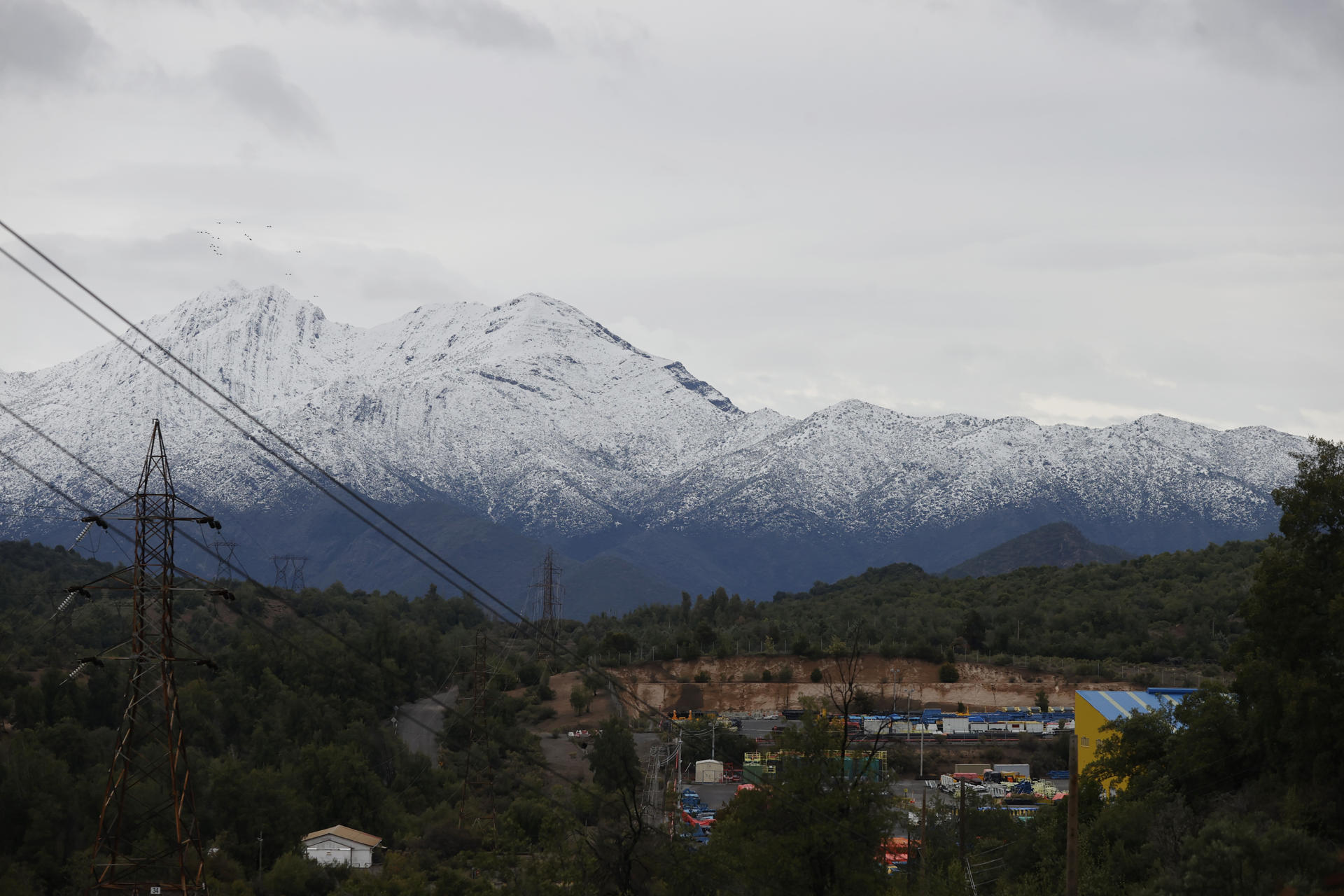 Vista de la cordillera de Los Andes, en el control de acceso Los Maitenes, en la mina El Teniente este 2 de agosto de 2025, en Rancagua (Chile). EFE/ Elvis González