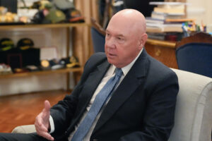 Fotografía cedida por la Presidencia de Colombia del encargado de negocios de la Embajada de Estados Unidos en Colombia, John McNamara, durante una reunión con el presidente de Colombia, Gustavo Petro, este jueves, en la Casa de Nariño (sede de Gobierno) en Bogotá (Colombia). EFE/ Presidencia de Colombia