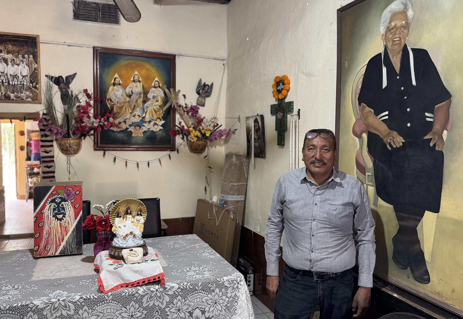 Fotografía del 2 de agosto de 2025 del ganador del Premio Nacional de Arte y Literatura en la categoría de Culturas Populares, Antolín Vázquez Valenzuela, posando durante una entrevista con EFE en la ciudad de Hermosillo (México). EFE/ Daniel Sánchez
