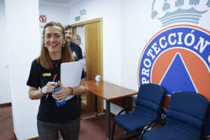 La directora general de Protección Civil, Virginia Barcones, llega a la rueda de prensa posterior a la reunión del CECOD para informar sobre los incendios activos en España, este miércoles en Madrid. EFE/ Pablo R.Seco