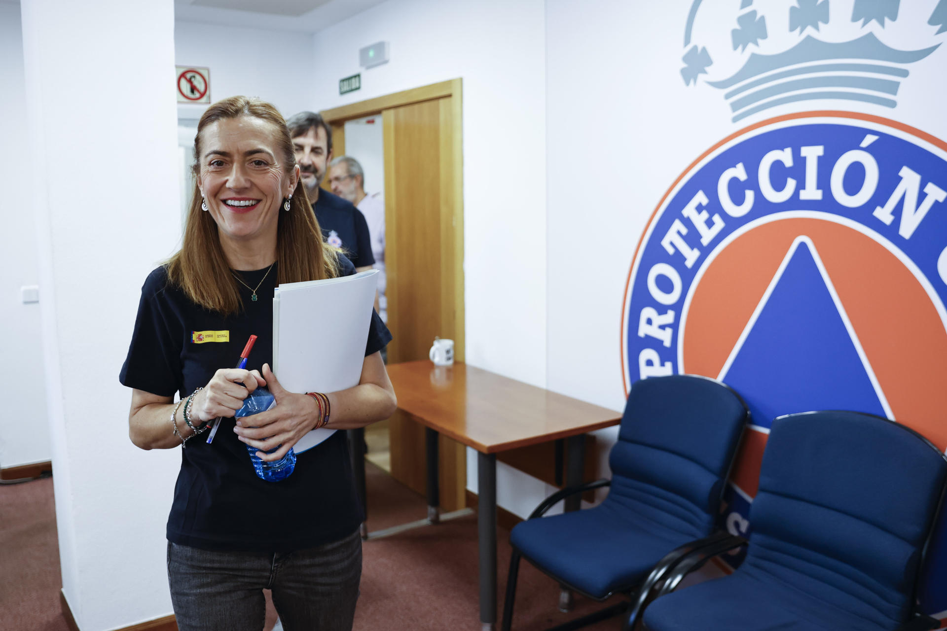 La directora general de Protección Civil, Virginia Barcones, llega a la rueda de prensa posterior a la reunión del CECOD para informar sobre los incendios activos en España, este miércoles en Madrid. EFE/ Pablo R.Seco