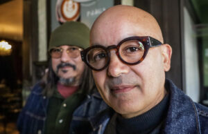 Fotografía de archivo de los integrantes del grupo Nortec Collective, Pepe Mogt "Fussible" (i) y Ramón Amezcua "Bostich", posando al término de una entrevista con EFE en la ciudad de Tijuana, Baja California (México). EFE/ Joebeth Terriquez