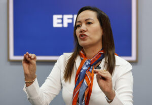 Fotografía del 21 de agosto de 2025 de la precandidata presidencial de Colombia Carolina Corcho hablando durante una entrevista con EFE en Bogotá (Colombia). EFE/ Mauricio Dueñas Castañeda