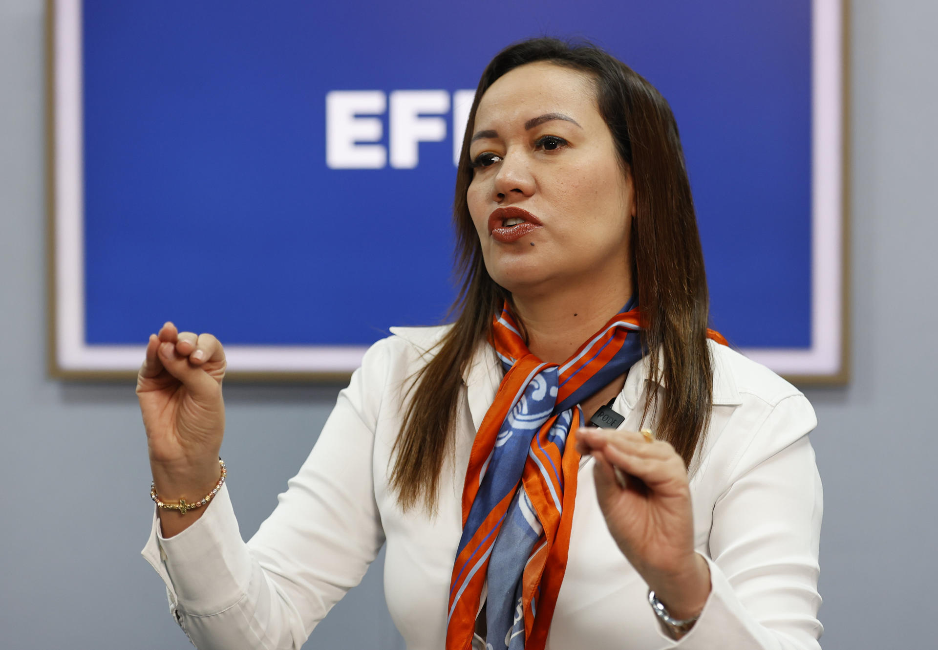 Fotografía del 21 de agosto de 2025 de la precandidata presidencial de Colombia Carolina Corcho hablando durante una entrevista con EFE en Bogotá (Colombia). EFE/ Mauricio Dueñas Castañeda