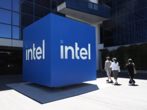 Fotografía de la entrada a una oficina de Intel. EFE/John G. Mabanglo