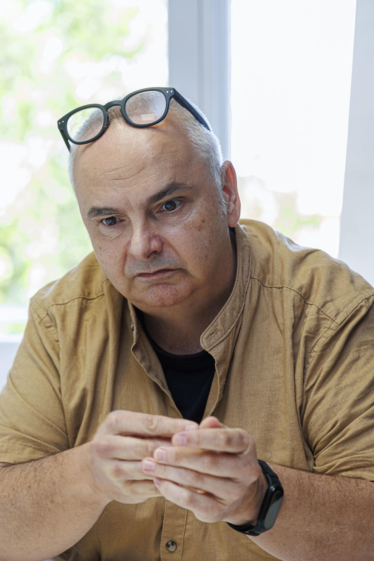 El biólogo del Instituto de Investigación en Ciencias Ambientales de Aragón, Pere Bover, habla con EFE de la desextinción, una obsesión incrementada por Hollywood y sus dinosaurios pero que es compleja de lograr. Lo que se está haciendo hoy día no es resucitar especies, sino tunearlas, es decir, modificar a los animales actuales para que se parezcan a los extinguidos". EFE/JAVIER BELVER
