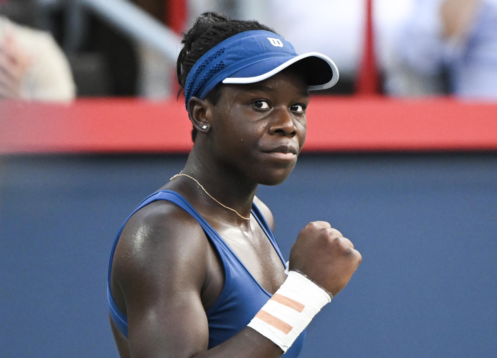 Victoria Mboko de Canadá reacciona contra Naomi Osaka de Japón durante su partido final del National Bank Open en el Estadio IGA en Montreal (Canadá). EFE/GRAHAM HIUGHES

