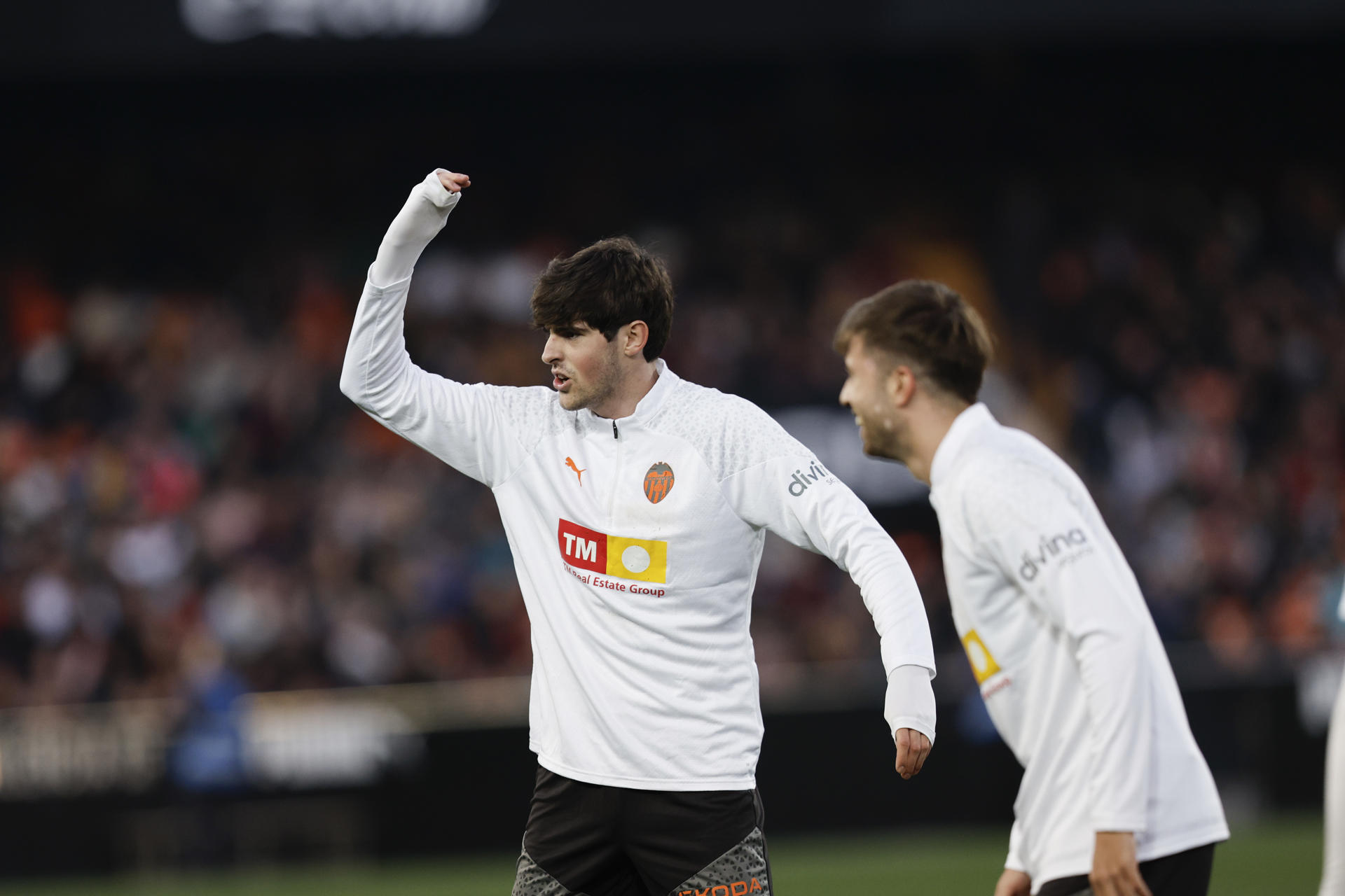 Fotografía de Kai Försterling, en la que puede verse en una imagen de archivo del 27 de diciembre de 2023 al futbolista del Valencia Javi Guerra durante un entrenamiento. EFE