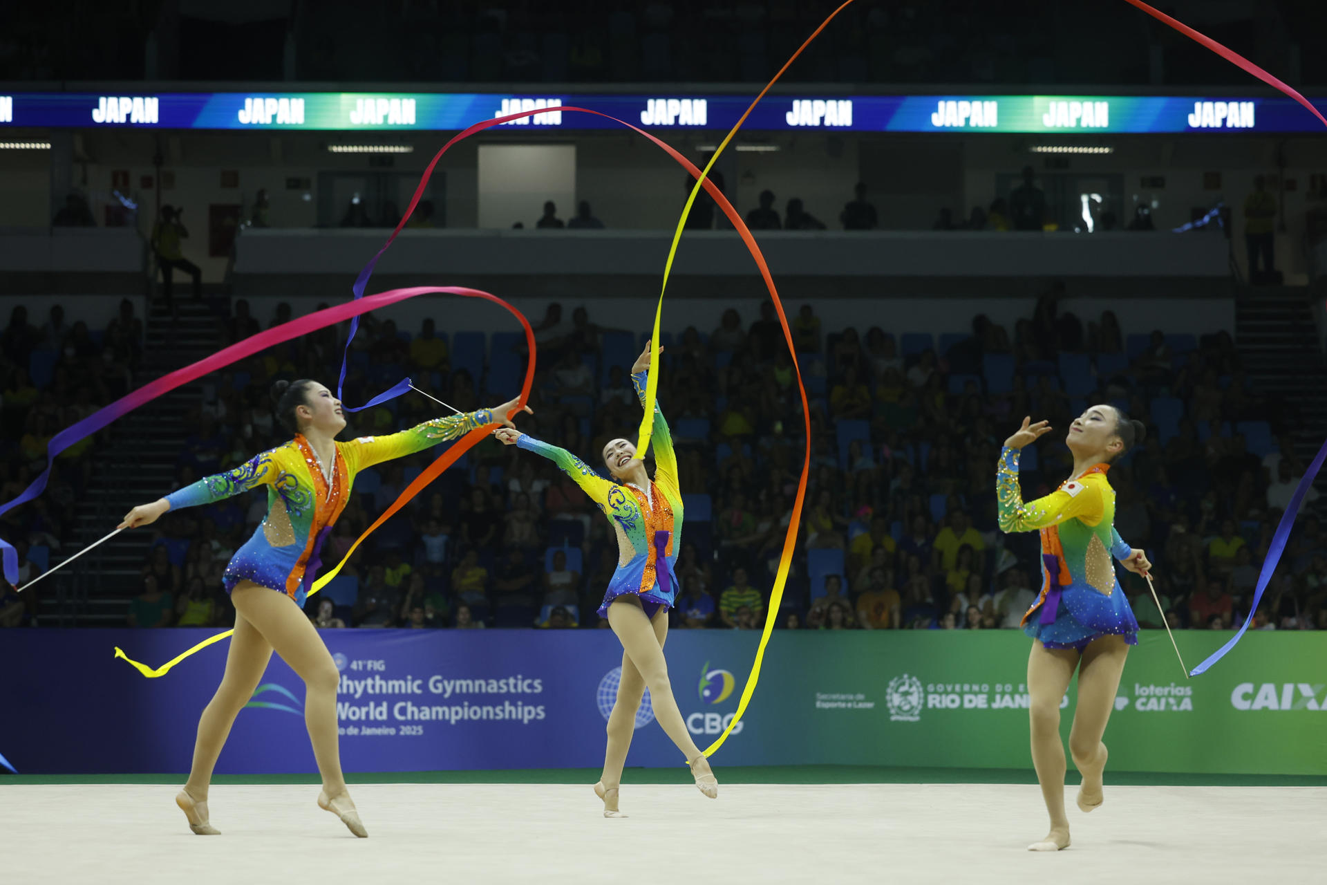 Gimnastas japonesas compiten este sábado en el Campeonato Mundial de Gimnasia Rítmica en Río de Janeiro. EFE/ Antonio Lacerda