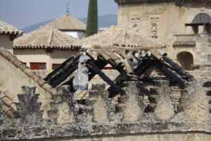 Imagen de archivo (08/08/2025) del incendio declarado el viernes en el interior de la Mezquita-Catedral de Córdoba, Patrimonio de la Humanidad.
EFE/ Salas