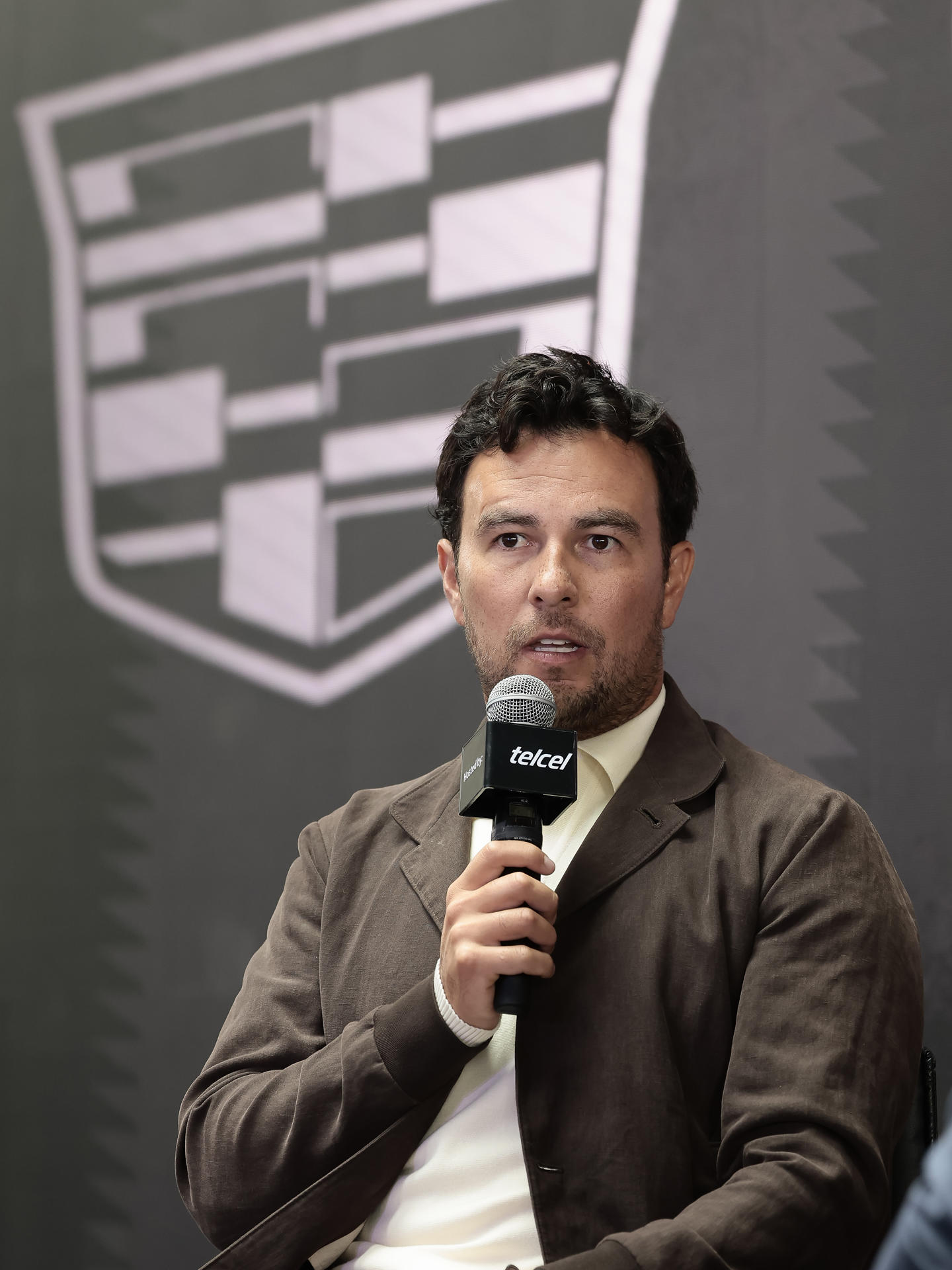 El piloto del equipo Cadillac de Fórmula 1, Sergio Pérez, habla durante una rueda de prensa este miércoles, en Ciudad de México (México). EFE/José Méndez
